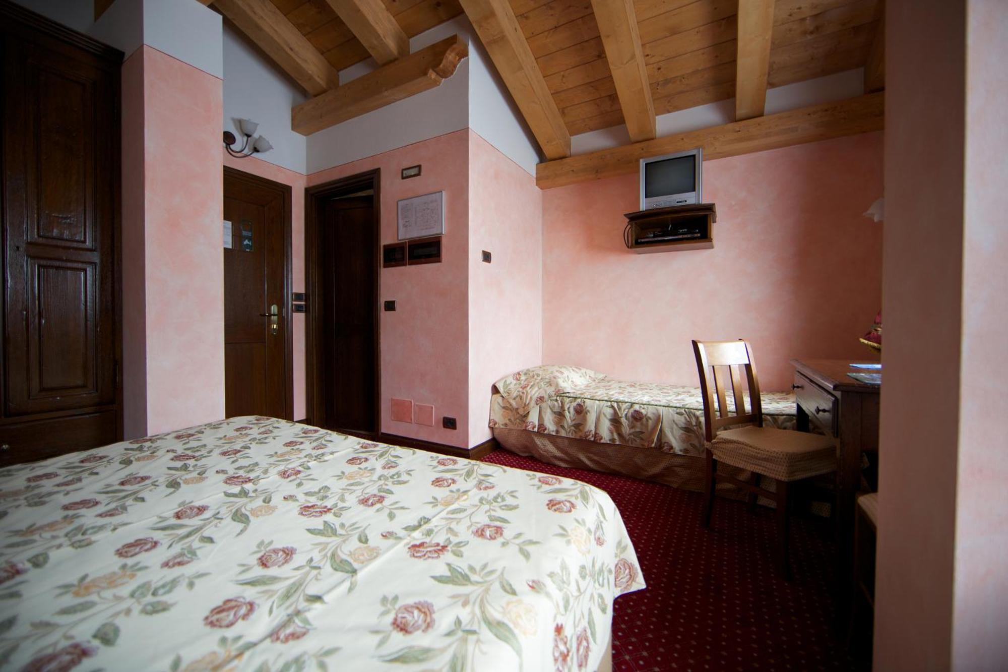 Hotel L' Aiglon Champoluc Exterior photo