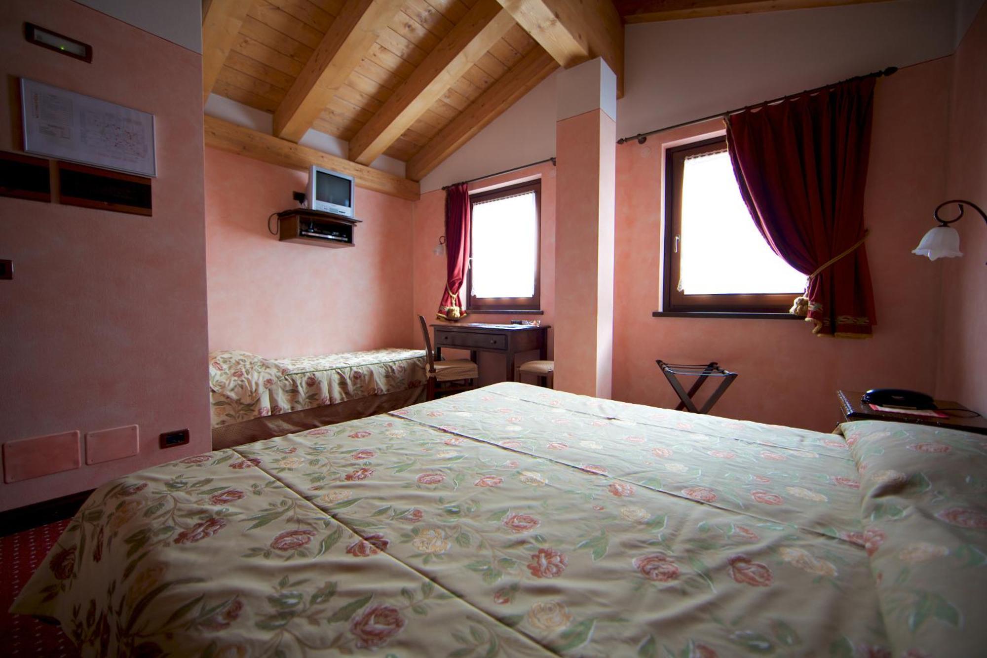 Hotel L' Aiglon Champoluc Room photo